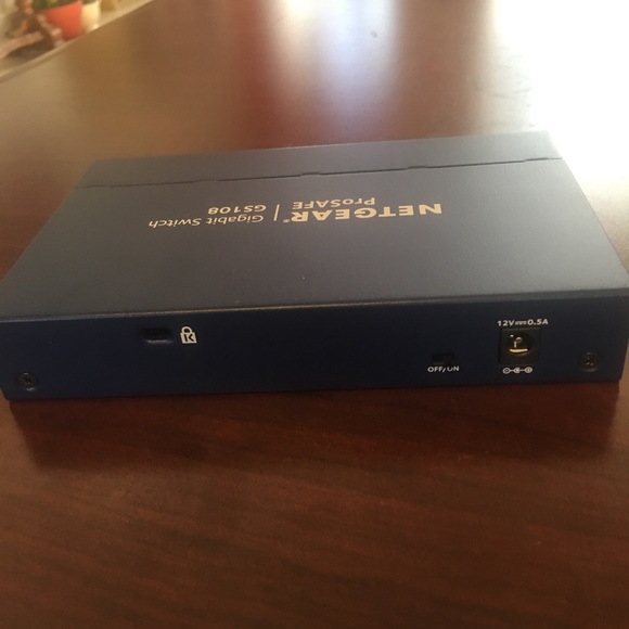 NETGEAR - 8-Port 10/100/1000 Gigabit Ethernet Unmanaged Switch - Blue - Picture 5 of 5